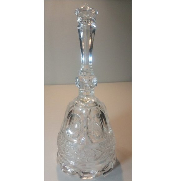 Large Crystal Bell with Beautiful Pattern - Picture 1 of 5